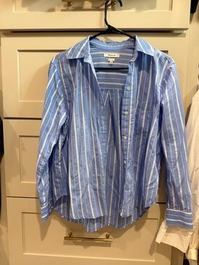 Madewell Light Blue and White Striped Button-Down Shirt